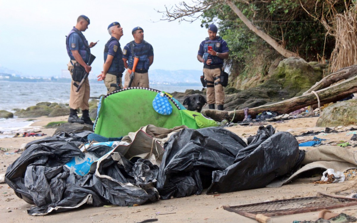 Agentes ofereceram acolhimento aos moradores em situação de rua na praia do Parque Marcello de Ipanema - Divulgação