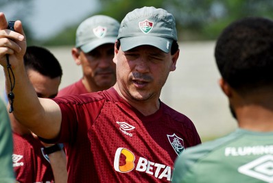 Em meio à dúvida na zaga do Fluminense, debate por substituto reacende