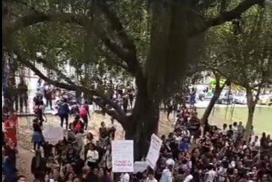 Enfermeiros realizam manifestação e interrompem trânsito em São Cristóvão