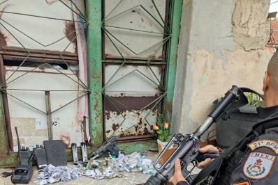 Criminoso é preso com pistola e drogas no Parque Analândia, em Meriti