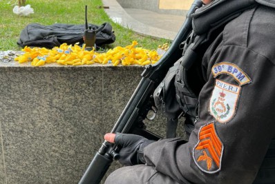 PM prende dupla com drogas em operação na Comunidade São Leopoldo, em Belford Roxo