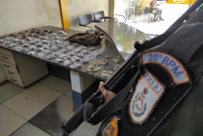 Ação do 20º BPM apreende diversas drogas na Chatuba, em Mesquita