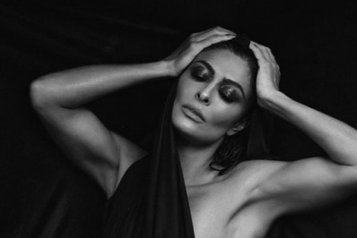 Uau! Juliana Paes faz a temperatura subir ao posar nua