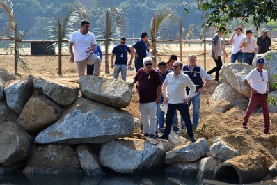 Moradores e comerciantes da Monsuaba esperam que obras de revitalização da Orla sejam concluídas antes do verão
