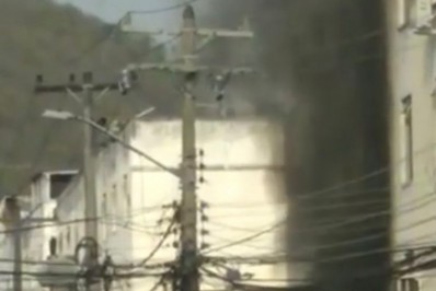 Incêndio atinge prédio residencial em Olaria