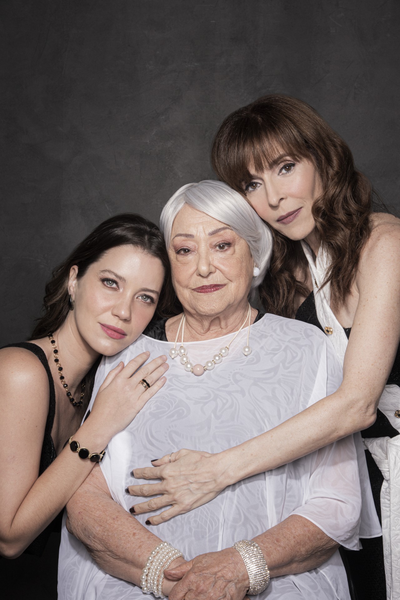 Nathalia Dill, Suely Franco e Deborah Evelyn protagonizam 'Tr&ecirc;s Mulheres Altas' no Teatro Copacabana Palace - Divulga&ccedil;&atilde;o
