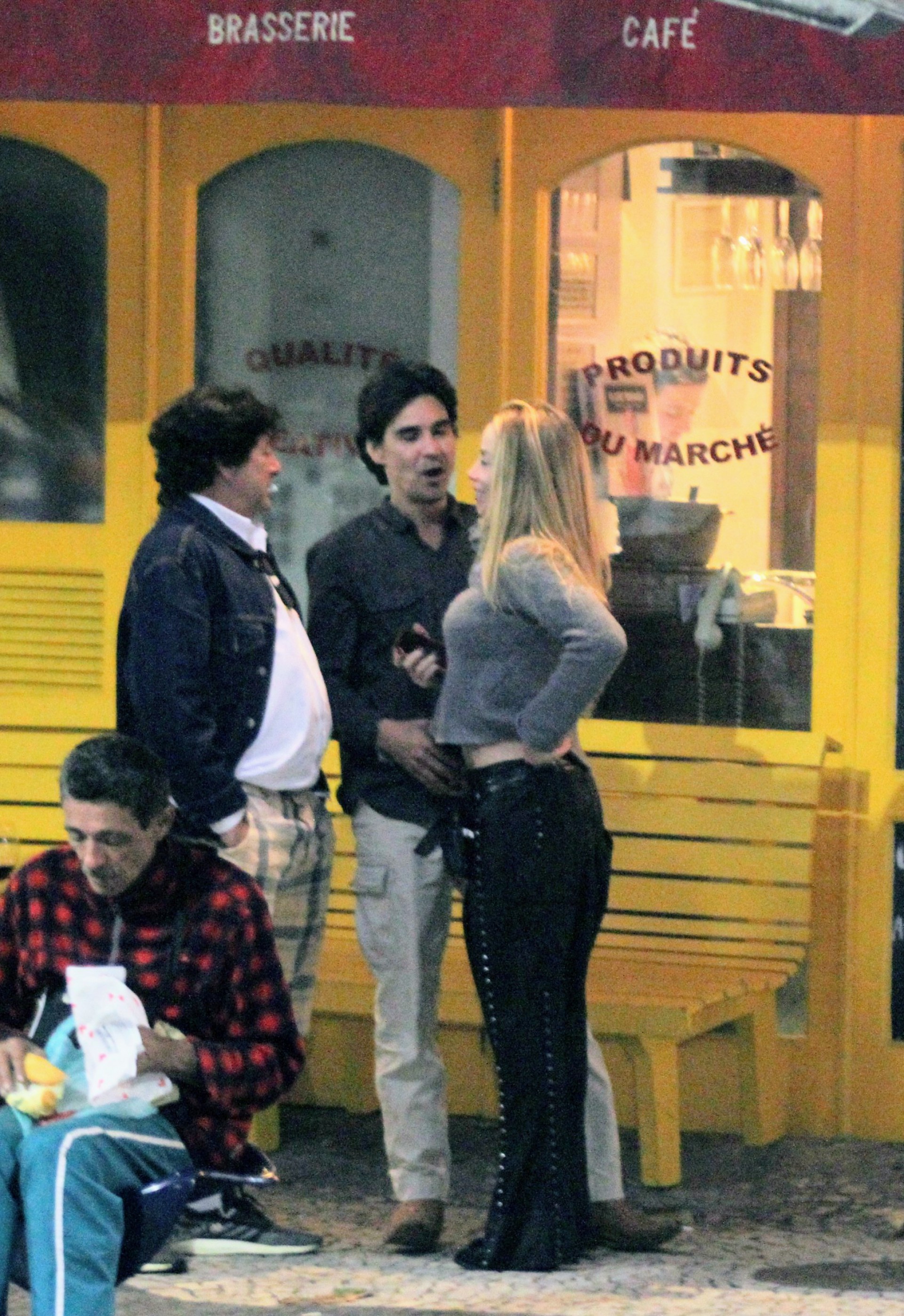 André Gonçalves e Dani Winits namoram nas ruas do Leblon, na Zona Sul do Rio, após ida a restaurante - Dan Delmiro / Ag. News