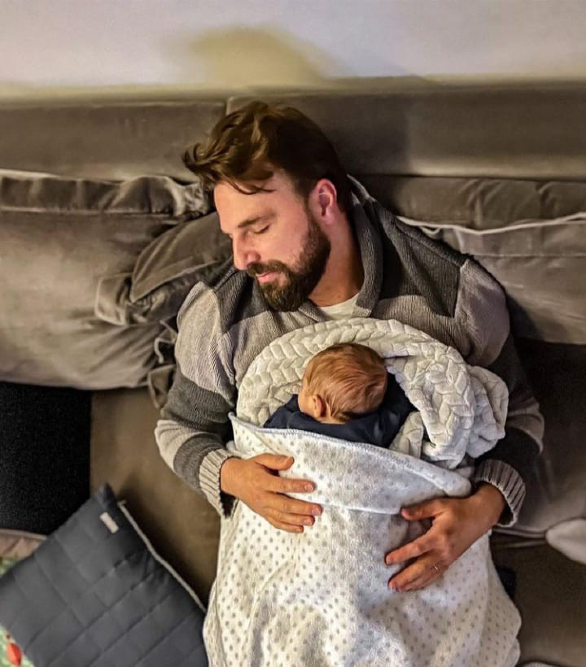 Cássio Reis com o filho Romeo, fruto da relação com Fernanda Vasconcelos - Reprodução/Instagram 