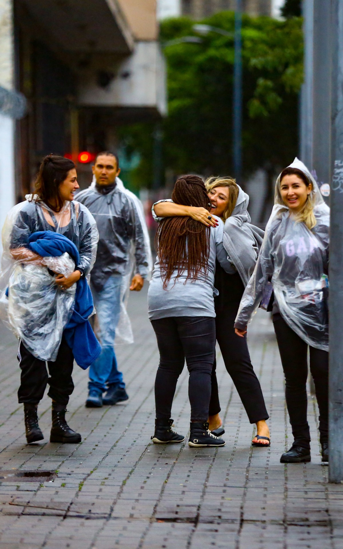 Regina Cas&eacute; participa de grava&ccedil;&atilde;o da novela 'Todas as Flores', do Globoplay, no Centro do Rio