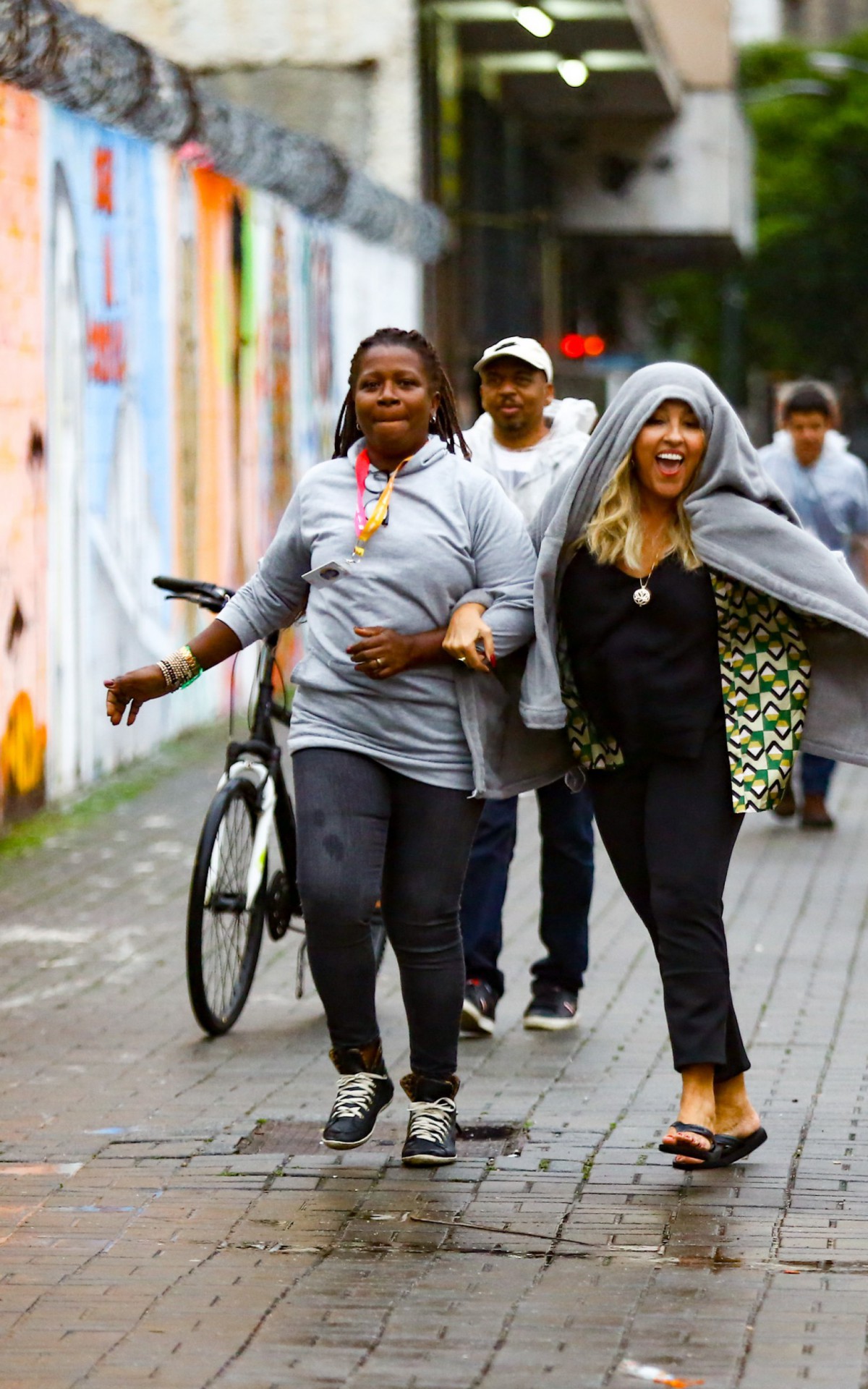 Regina Casé participa de gravação da novela 'Todas as Flores', do Globoplay, no Centro do Rio - Victor Chapetta / Ag. News