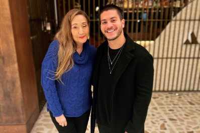Arthur Aguiar posa com Sônia Abrão: 'Finalmente nosso encontro aconteceu'