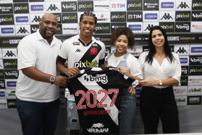 Andrey celebra renovação com o Vasco: 'Sempre foi um sonho'