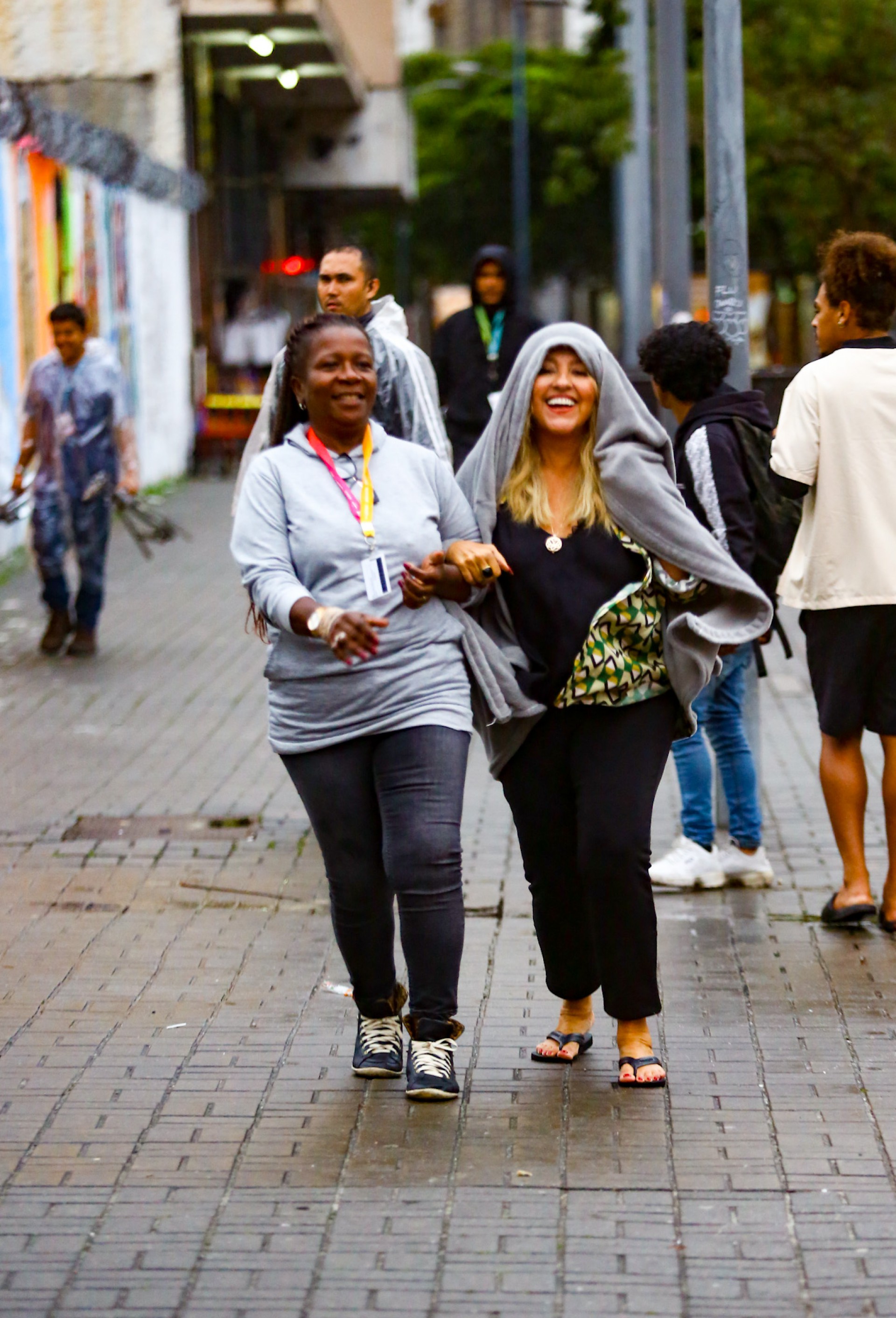 Regina Casé participa de gravação da novela 'Todas as Flores', do Globoplay, no Centro do Rio - Victor Chapetta / Ag. News