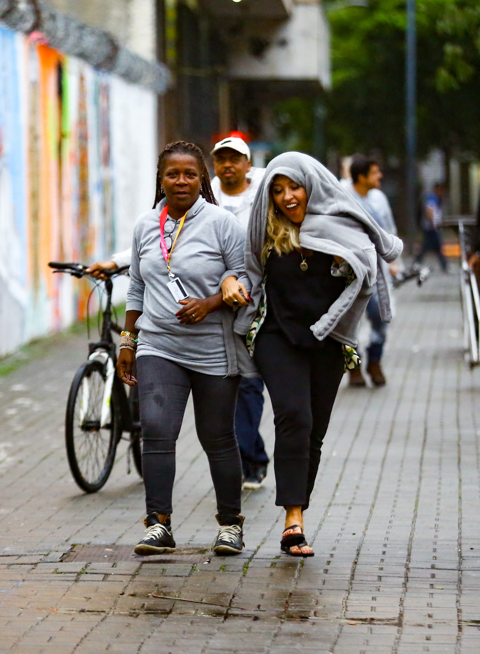 Regina Casé participa de gravação da novela 'Todas as Flores', do Globoplay, no Centro do Rio - Victor Chapetta / Ag. News