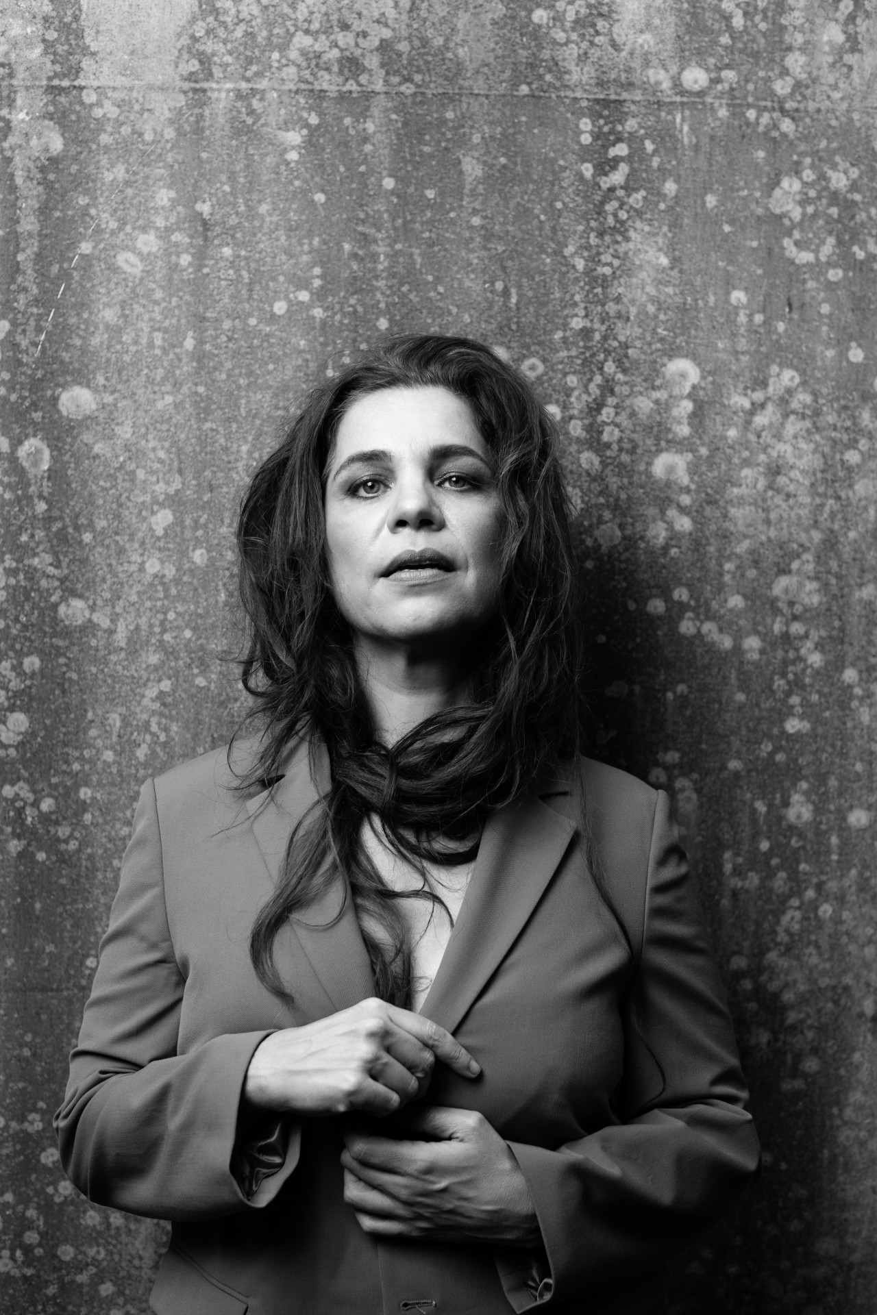 Isabel Teixeira brilha como Maria Bruaca em 