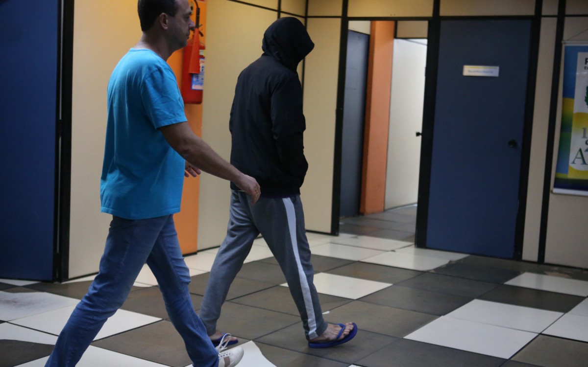 Mandado de pris&atilde;o preventiva contra Victor Arthur Possobom, de 32 anos, foi cumprido no fim da noite desta sexta-feira (17), em Niter&oacute;i - Cl&eacute;ber Mendes/Ag&ecirc;ncia O Dia