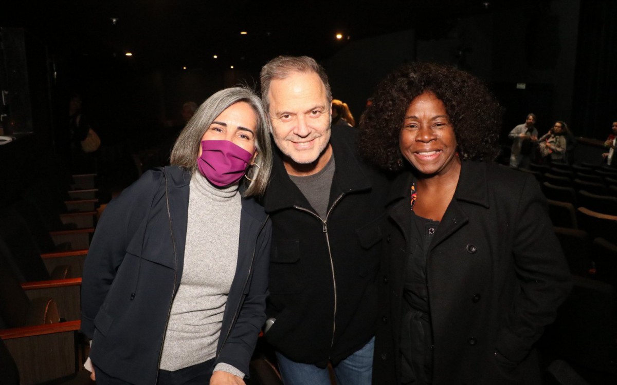Gl&oacute;ria Pires prestigia o espet&aacute;culo 'A Casa da Sogra' na Zona Sul do Rio na noite desta quinta-feira