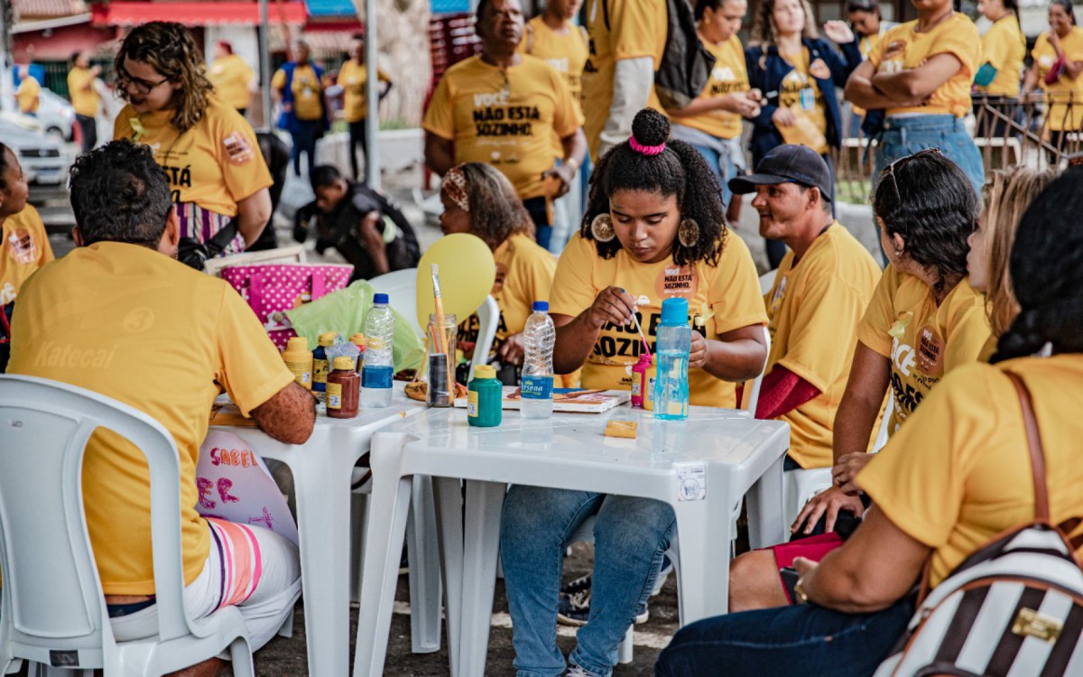 Todos os colaboradores da campanha usam blusa amarela