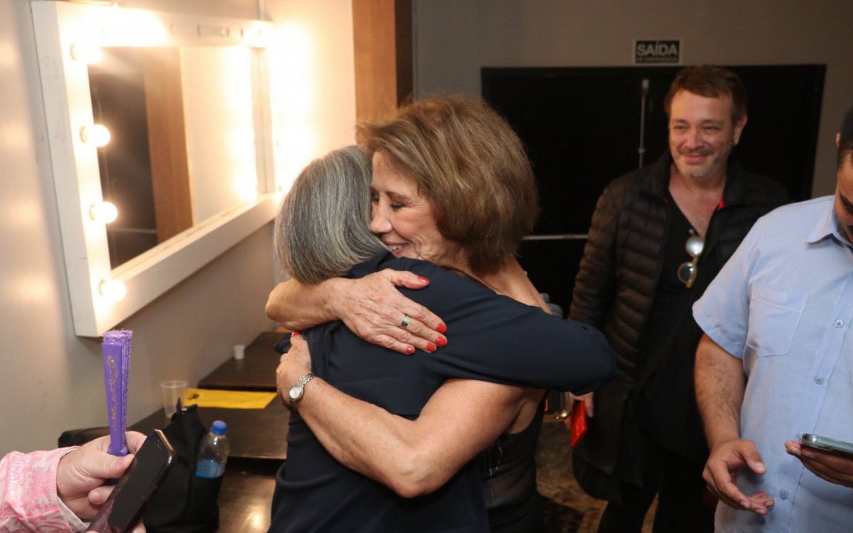 Gl&oacute;ria Pires prestigia o espet&aacute;culo 'A Casa da Sogra' na Zona Sul do Rio na noite desta quinta-feira