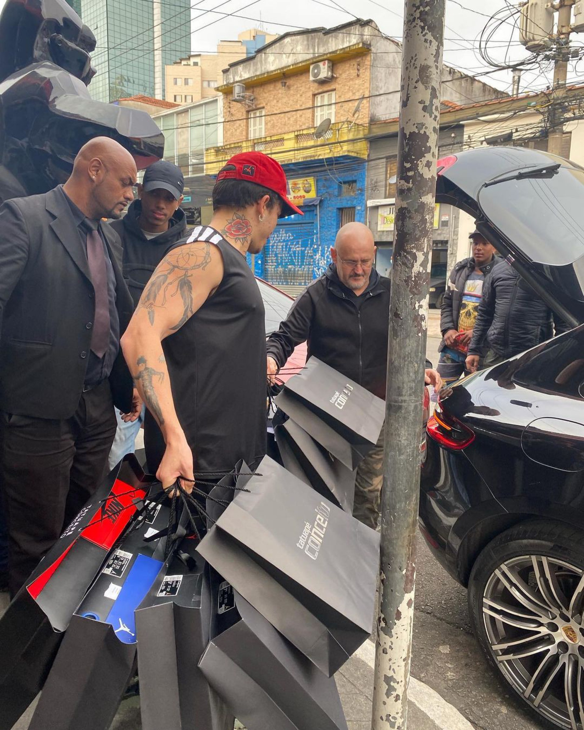 Whindersson Nunes comprou diversos pares de tênis para distribuir durante show em Teresina, no Piauí - Reprodução/Instagram