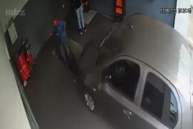 Vídeo mostra momento exato em que frentista é atropelado