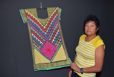 Galpão das Artes da Comlurb recebe exposição feita por rendeira com materiais recicláveis