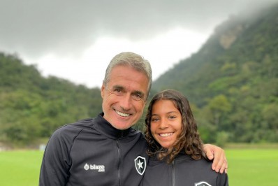 Após acompanhar treino, Giovanna escreve mensagem para o Botafogo e o técnico Luís Castro