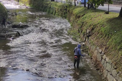 Rios, córregos e canaletas de Petrópolis passam por limpeza manual