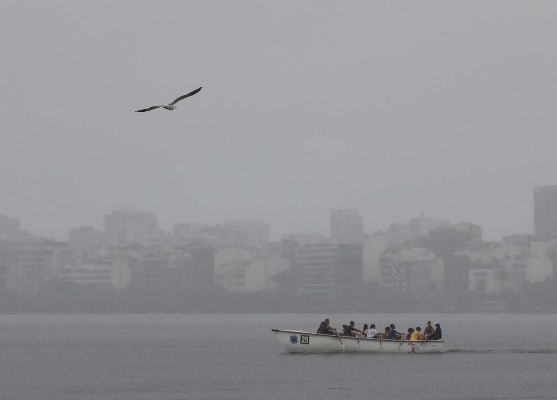 A temperatura vai cair consideravelmente no domingo e a m&aacute;xima prevista &eacute; de 27&ordm;C para a capital
 - Pedro Ivo/ Ag&ecirc;ncia O Dia