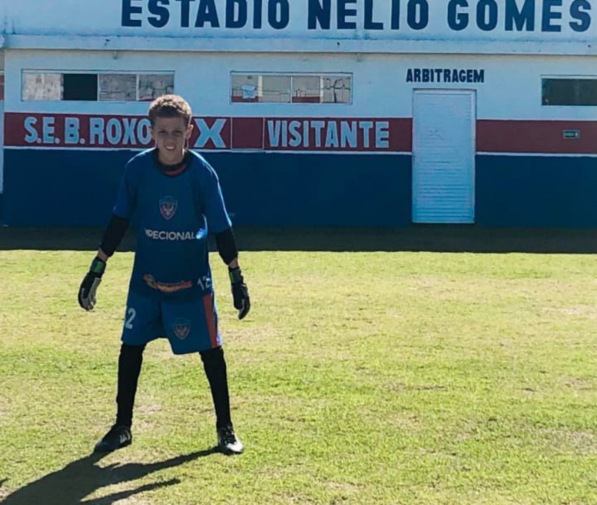 O jovem goleiro Manoel, da Vila Olímpica de Belford Roxo, conquistou a vaga na peneira - Divulgação