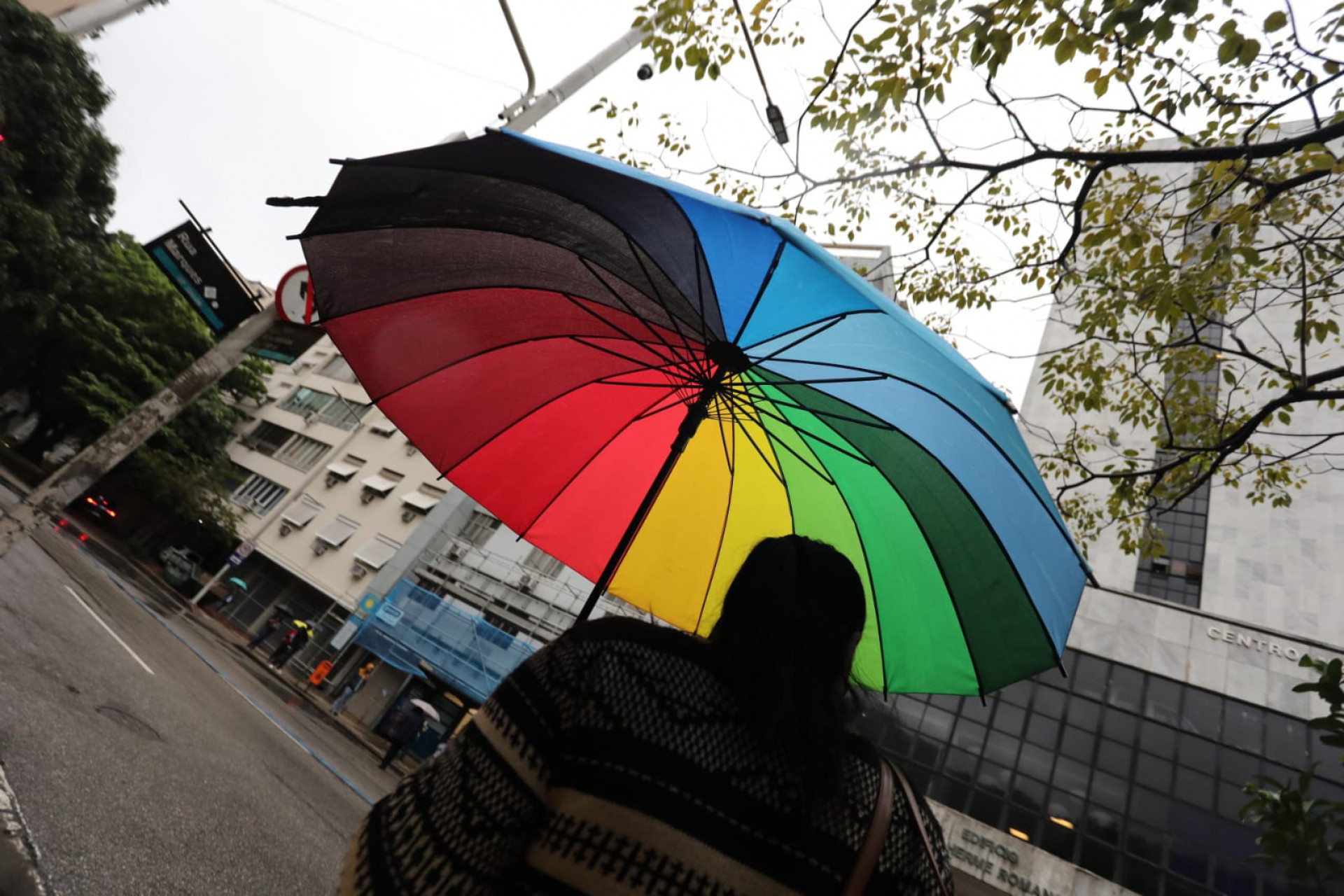 Chuva atinge a cidade do Rio desde a madrugada - Pedro Ivo/Agência O Dia