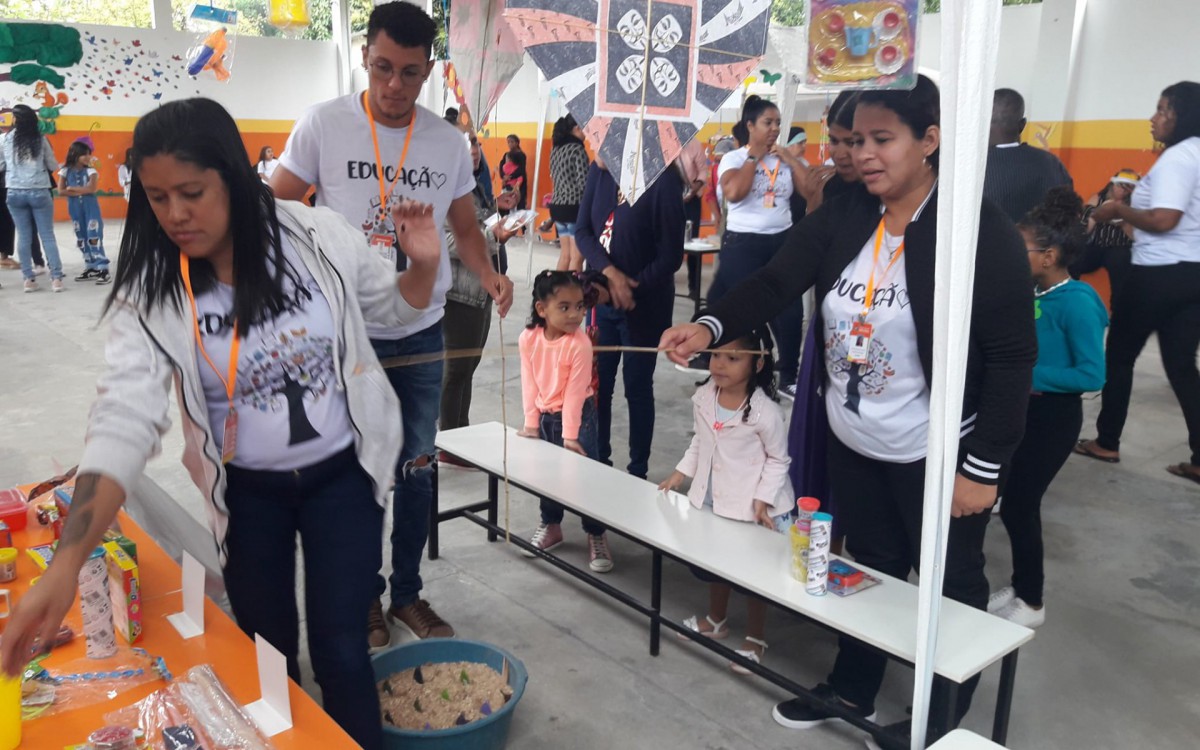 Brincadeiras como pescaria fizeram parte da Festa da Primavera