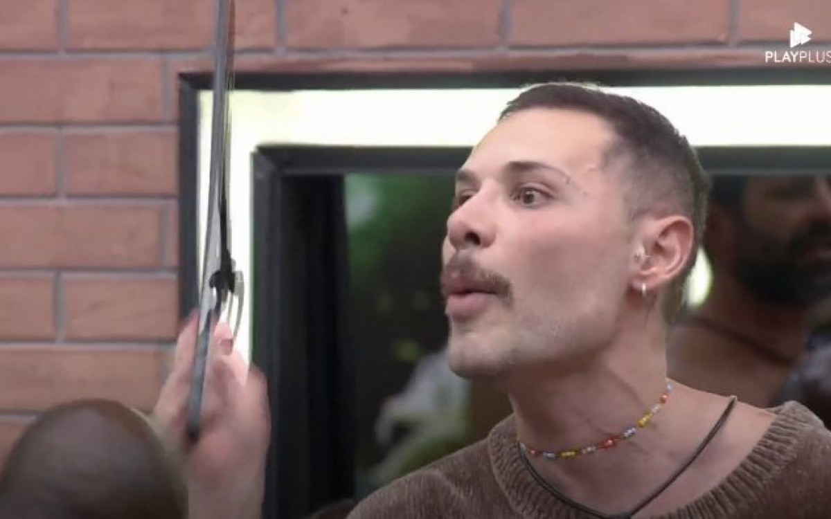 Alex não gostou de ser chamado de 'venenoso' por Vini e discutiu feio com o modelo - Reprodução/PlayPlus