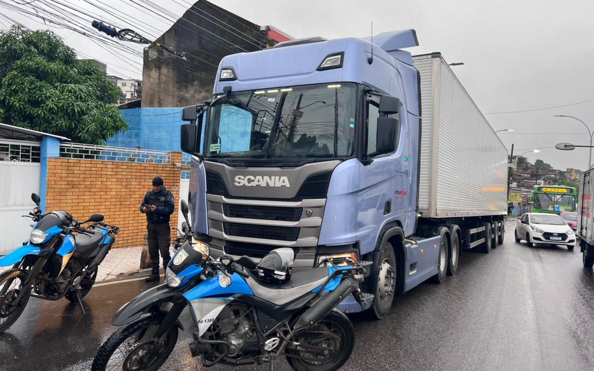 PM recupera carreta roubada com carga de bebidas na Zona Norte, Rio de  Janeiro