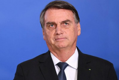 Após negociar, Bolsonaro recebe permissão para levar tradutor em homenagens à Rainha Elizabeth