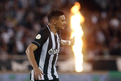 Técnico do Coritiba rasga elogios a Tiquinho Soares, do Botafogo: 'Está no Top 5 centroavantes do Brasil'