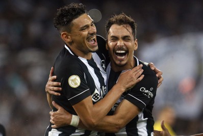 Tiquinho Soares desencanta e garante a vitória do Botafogo sobre o Coritiba