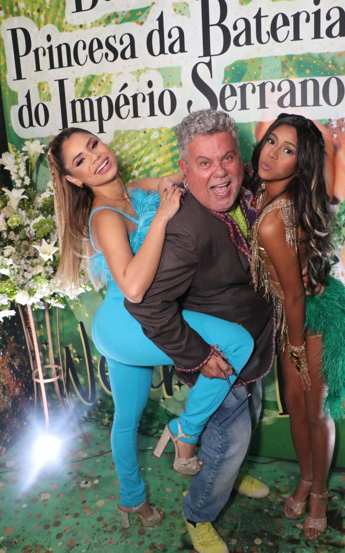Milton Cunha marcou presen&ccedil;a na coroa&ccedil;&atilde;o de Wenny Isa e posou para fotos com Lexa