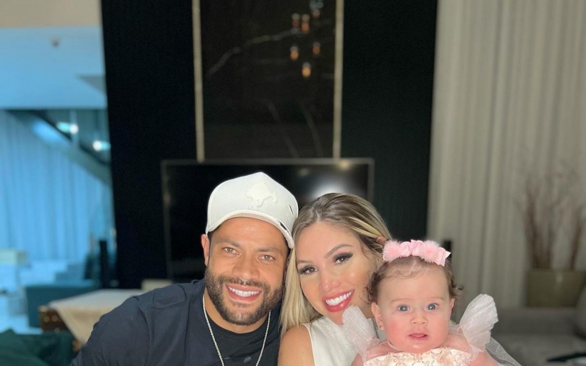 Hulk e Camila Ângelo com a pequena Zaya