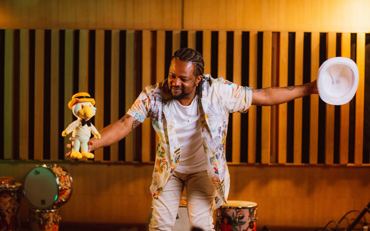 Xande de Pilares fechou parceria com a Disney para cantar na celebra&ccedil;&atilde;o dos 80 anos de Z&eacute; Carioca - Divulga&ccedil;&atilde;o/Brunini