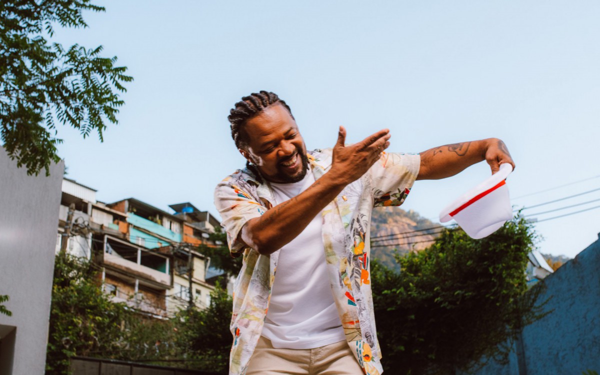 Xande de Pilares canta m&uacute;sica em comemora&ccedil;&atilde;o pelos 80 anos do Z&eacute; Carioca - Divulga&ccedil;&atilde;o/Brunini