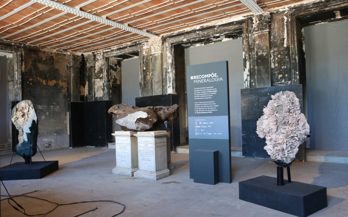 Meteorito de Bendegó, o maior já encontrado no país e que atualmente está em exposição na entrada do museu
 - Cleber Mendes