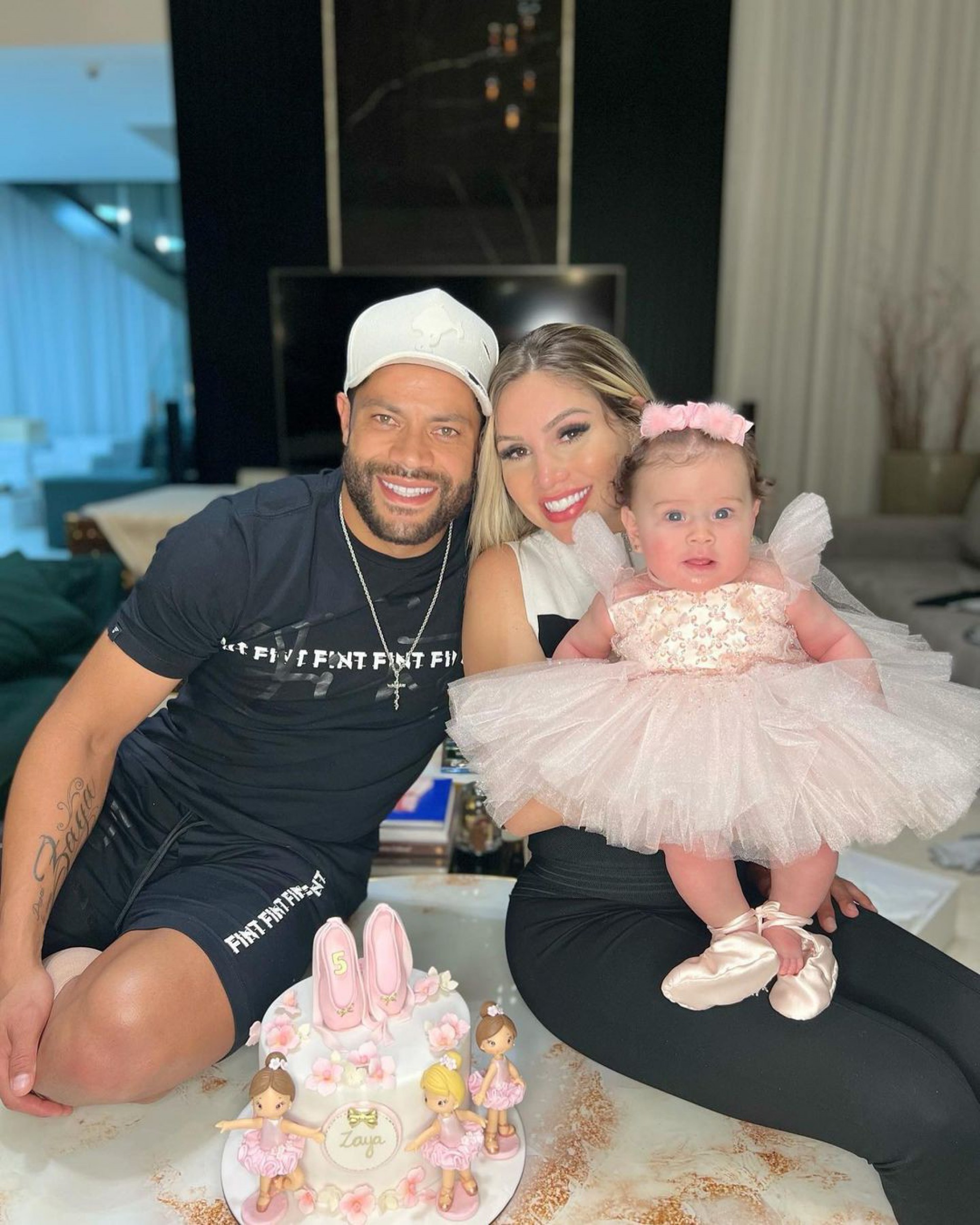 Hulk e Camila Ângelo com a pequena Zaya - Reprodução do Instagram