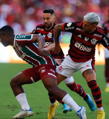 Em jogo quente, Fluminense marca no fim e vence o Flamengo