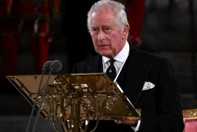 Rei Charles III quer impedir que Harry e Andrew atuem em seu nome