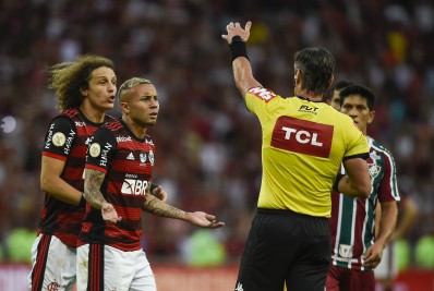 Veja a súmula do Fla-Flu e saiba quais argumentos Claus usou para expulsar jogadores de Flamengo e Fluminense