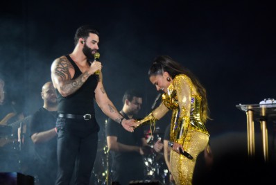 Simone Mendes se emociona durante participação em show de Gusttavo Lima