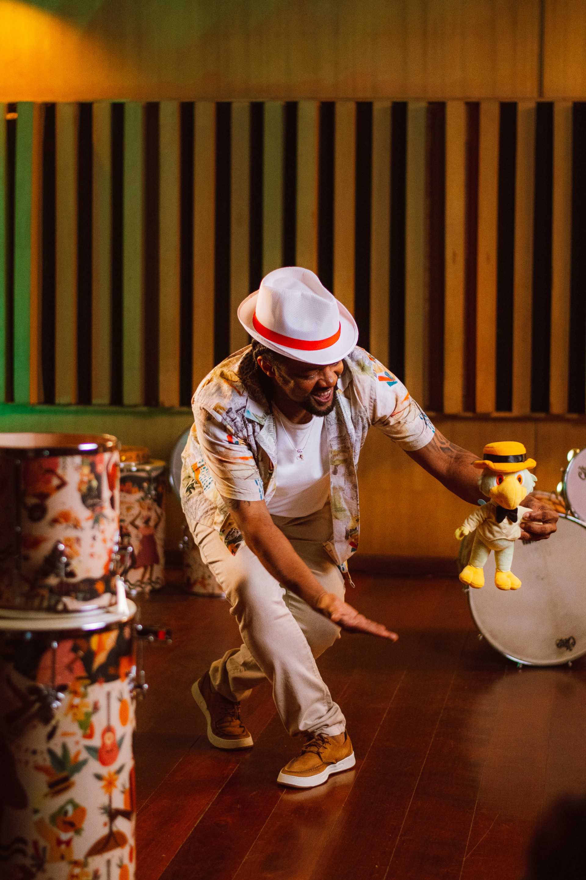 Xande de Pilares canta m&uacute;sica em comemora&ccedil;&atilde;o pelos 80 anos do Z&eacute; Carioca - Divulga&ccedil;&atilde;o/Brunini