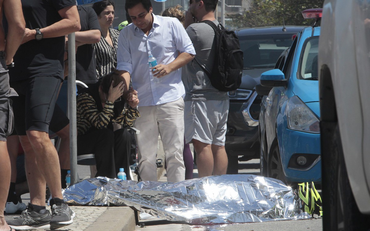 Danilo morreu ap&oacute;s ser atropelado por &ocirc;nibus na orla do Leblon - Reginaldo Pimenta / Agencia O Dia