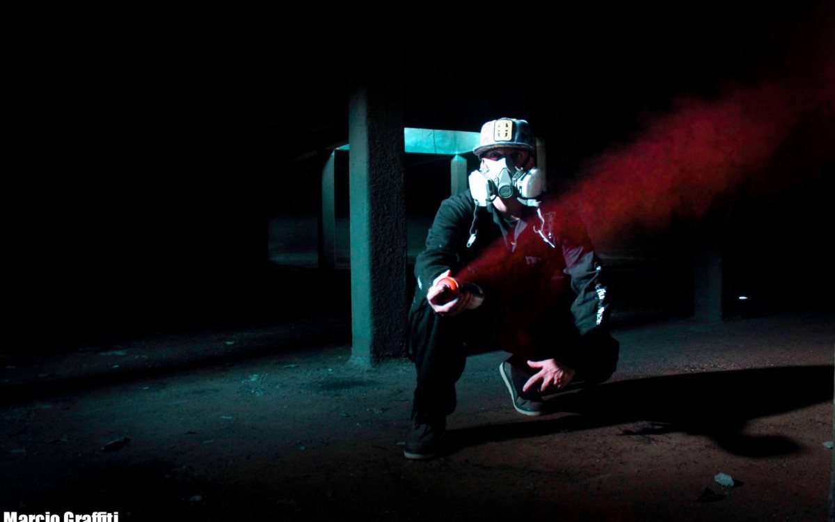 Dante Urban é nilopolitano e já trabalhou em diversas intervenções de arte na cidade de Mesquita. Possui trabalhos para marcas importantes como a Rede Globo e a Nike